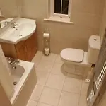 Dorm 5-6 People Shared Bathroom Outside Dublin