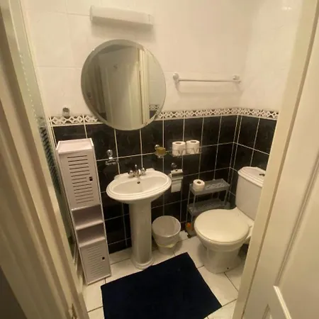 Dorm 5-6 People Shared Bathroom Outside * 더블린