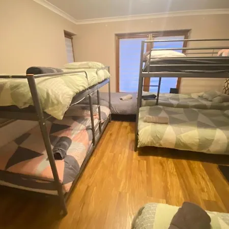 Accommodatie bij particulieren Dorm 5-6 People Shared Bathroom Outside Dublin