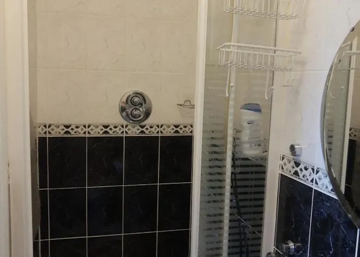 Dorm 5-6 People Shared Bathroom Outside * Dublin