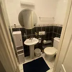 Dorm 5-6 People Shared Bathroom Outside * Dublín