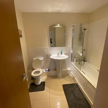Δωμάτια σε οικογενειακή κατοικία Dorm 5-6 People Shared Bathroom Outside *