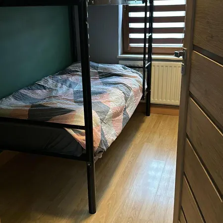 Dorm 5-6 People Shared Bathroom Outside דבלין