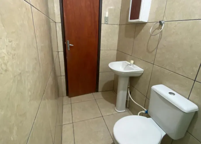 Dorm 5-6 People Shared Bathroom Outside Habitación en casa particular Dublín