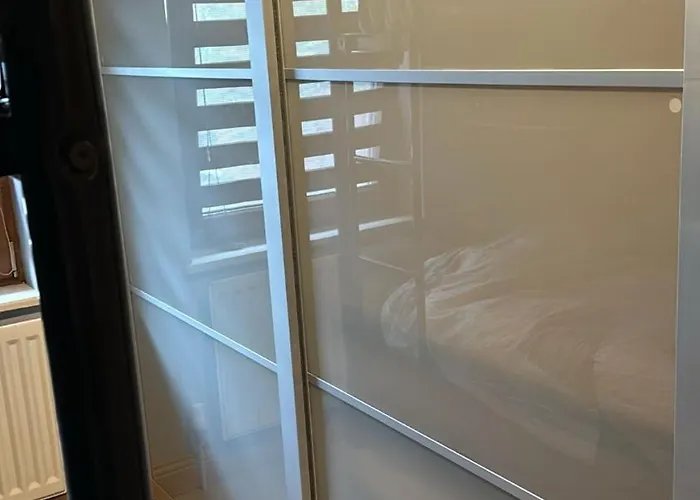 Dorm 5-6 People Shared Bathroom Outside דבלין