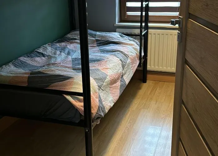 Dorm 5-6 People Shared Bathroom Outside דבלין