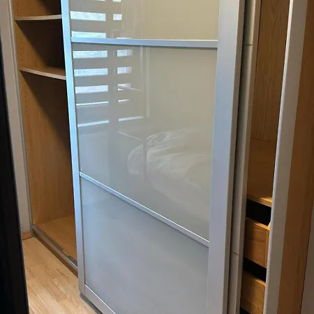 Dorm 5-6 People Shared Bathroom Outside *